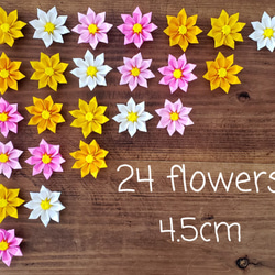 ＊折り紙　可愛い5色　立体の花飾り(園・施設の壁面飾りなどに)　送料無料＊ 1枚目の画像