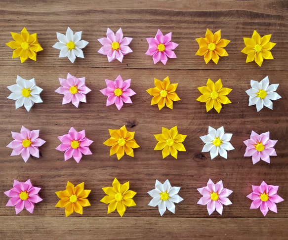 ＊折り紙　可愛い5色　立体の花飾り(園・施設の壁面飾りなどに)　送料無料＊ 3枚目の画像