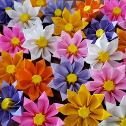 ＊折り紙　ミックス8色　立体の花飾り(園・施設の壁面飾りなどに)　送料無料＊ 2枚目の画像