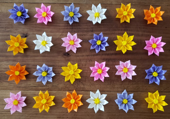 ＊折り紙　ミックス8色　立体の花飾り(園・施設の壁面飾りなどに)　送料無料＊ 3枚目の画像