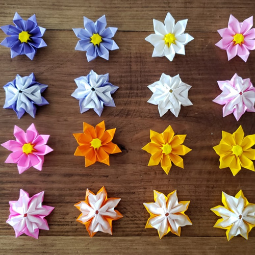 折り紙 ミックス8色 立体の花飾り(園・施設の壁面飾りなどに