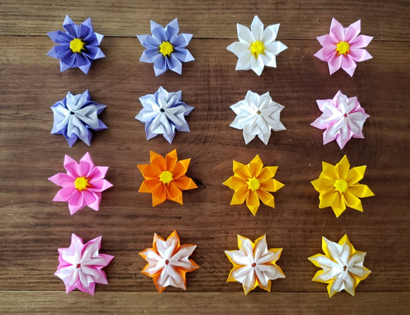 ＊折り紙　ミックス8色　立体の花飾り(園・施設の壁面飾りなどに)　送料無料＊ 4枚目の画像
