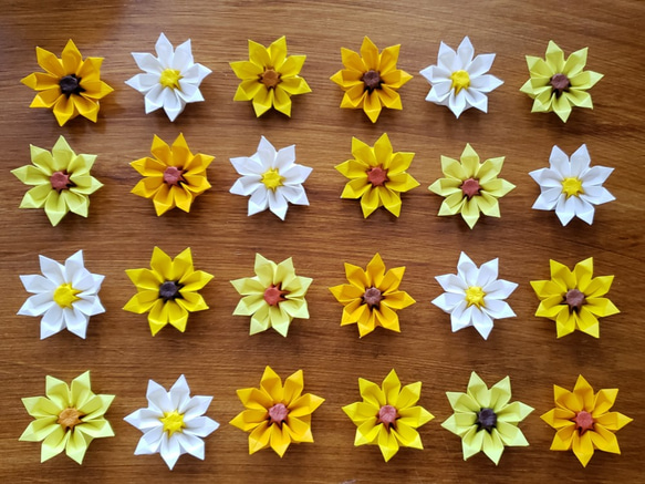 ＊折り紙　黄・白4色　立体の花飾り(園・施設の壁面飾りなどに)　送料無料＊ 3枚目の画像