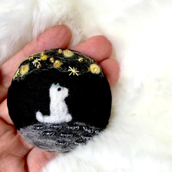 羊毛刺繍ブローチ〈星を眺めて〉 3枚目の画像