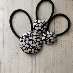 リバティ生地のくるみボタンの髪ゴムとパッチンピンのセット 楽天市場