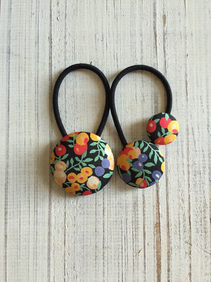 お買い得♡お揃い　リバティとボア シンプルくるみボタン　ヘアゴム 3個セット お買い得♡お揃い リバティとホワイトボア くるみボタン