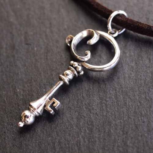 鍵」ペンダントトップ ネックレス・ペンダント SSCROWS 通販