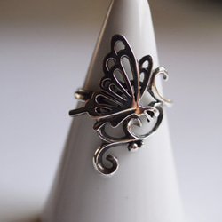 [定做] 蝴蝶和蔓藤花紋戒指 第1張的照片