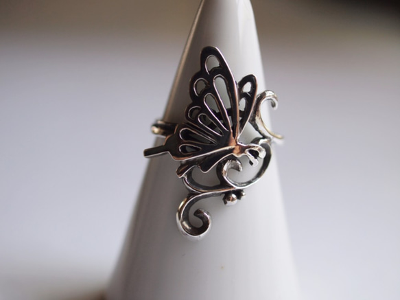 [定做] 蝴蝶和蔓藤花紋戒指 第1張的照片