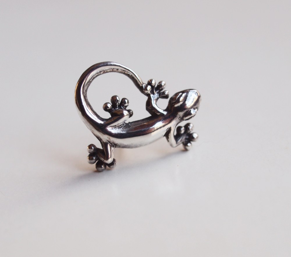 蜥蜴耳環（僅一側） 釘狀耳環SSCROWS 的作品5187177｜Creema