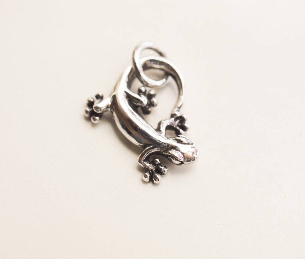 蜥蜴のペンダントトップ