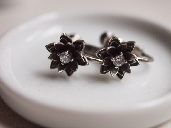 【受注製作】蓮のお花のスタッドピアス 4枚目の画像