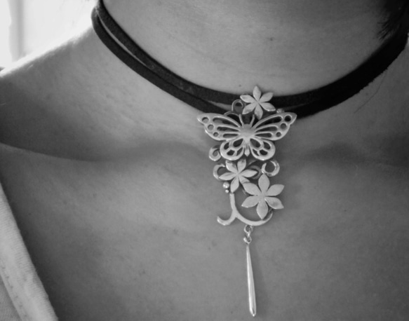 【訂製】蝴蝶和小花的造型墜飾項鍊 第4張的照片