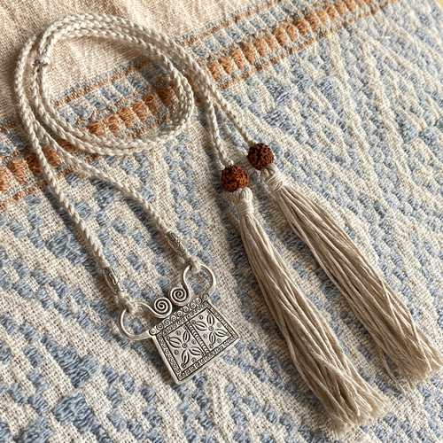 モン族 ペンダントトップ スピリットロック タイシルバー 山岳民族