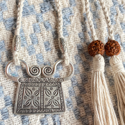 モン族ペンダントトップスピリットロックタイシルバー山岳民族アムレット