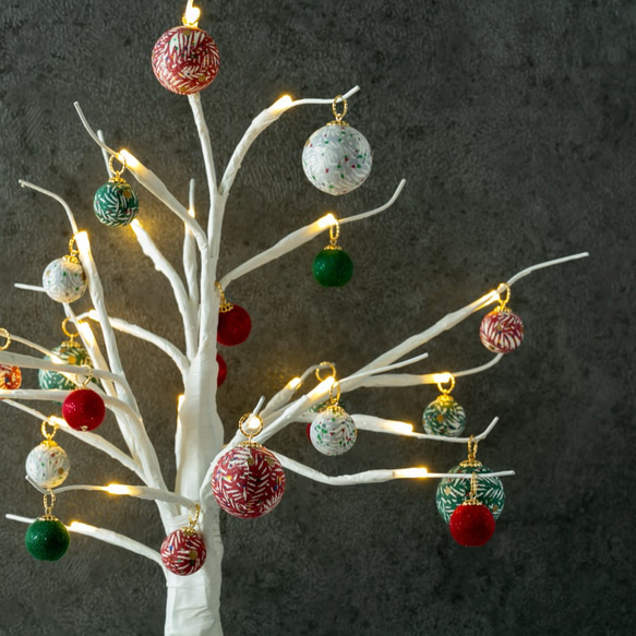 ☆12月中旬発送☆布珠と糸珠のクリスマスオーナメントセット　A　＜卓上サイズ・31個＞ 1枚目の画像