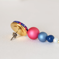 【接受耳環】色彩繽紛的穿孔耳環&lt;自由面料·波爾卡天空&gt; 第3張的照片