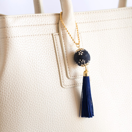 布珠とタッセルのバッグチャーム ＜桜 紺＞ バッグチャーム Sextile