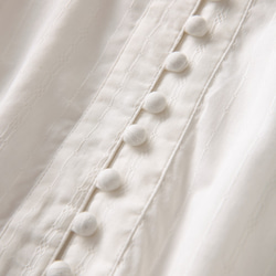 精緻刺繡純棉面料 微透 包扣 肩部抽褶上衣 做工複雜 高品質 200803-2 第4張的照片