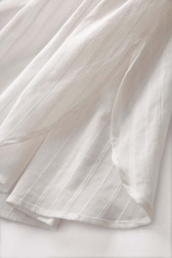 精緻刺繡純棉面料 微透 包扣 肩部抽褶上衣 做工複雜 高品質 200803-2 第7張的照片