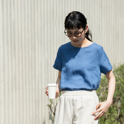 您絕對會想要多買幾件！精緻簡約的亞麻襯衫。短袖T卹。 13種顏色可選。產品代碼：210406 第4張的照片