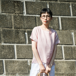 您絕對會想要多買幾件！精緻簡約的亞麻襯衫。短袖T卹。 13種顏色可選。產品代碼：210406 第5張的照片