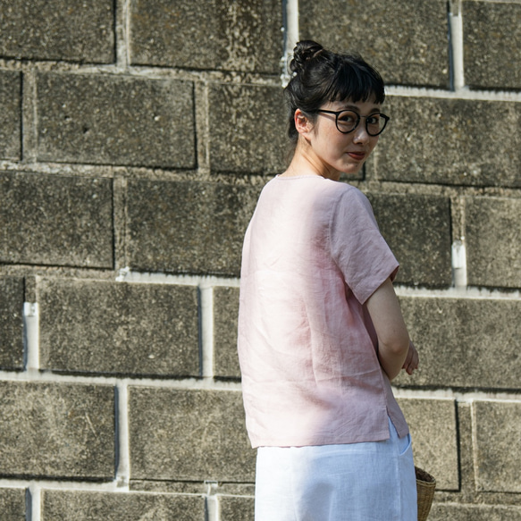 您絕對會想要多買幾件！精緻簡約的亞麻襯衫。短袖T卹。 13種顏色可選。產品代碼：210406 第6張的照片