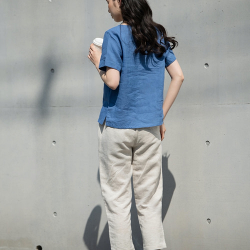 脚のラインを拾わない細見えテーパード リネンパンツ 九分丈パンツ