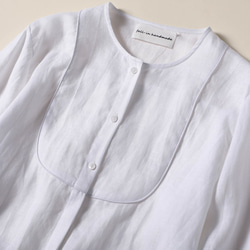 Botham 襯衫式襯衫，白色 210806-1，以其質感和輪廓打造時尚秋季造型。 第2張的照片