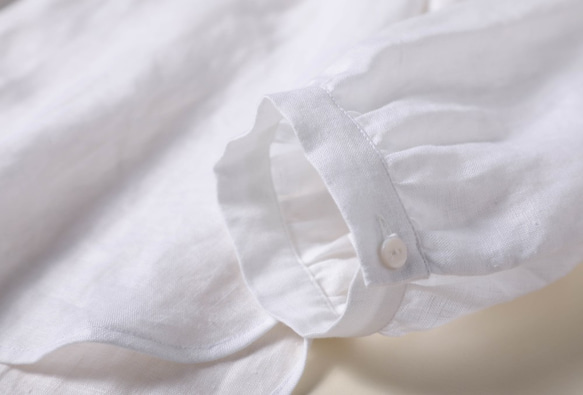 Botham 襯衫式襯衫，白色 210806-1，以其質感和輪廓打造時尚秋季造型。 第6張的照片