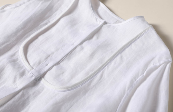Botham 襯衫式襯衫，白色 210806-1，以其質感和輪廓打造時尚秋季造型。 第7張的照片
