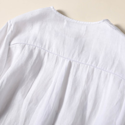 Botham 襯衫式襯衫，白色 210806-1，以其質感和輪廓打造時尚秋季造型。 第9張的照片