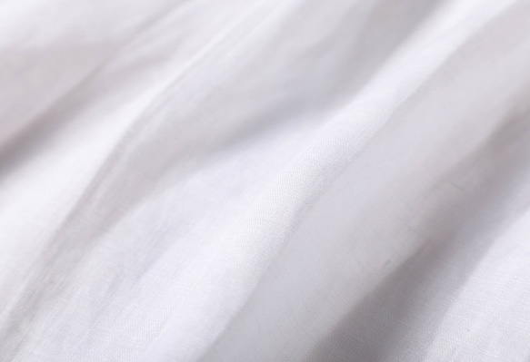 Botham 襯衫式襯衫，白色 210806-1，以其質感和輪廓打造時尚秋季造型。 第10張的照片