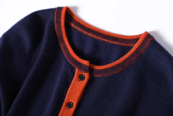 ★現貨★ 只需隨意披上，即可打造明亮歡快的造型。 100%羊毛開襟衫。同色系開襟衫 210901-1 第2張的照片