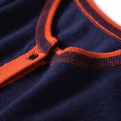 ★現貨★ 只需隨意披上，即可打造明亮歡快的造型。 100%羊毛開襟衫。同色系開襟衫 210901-1 第3張的照片