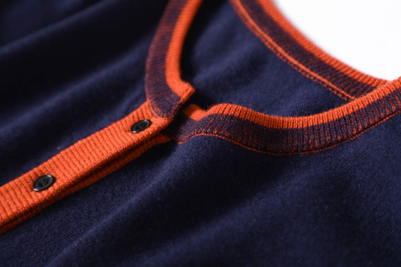 ★現貨★ 只需隨意披上，即可打造明亮歡快的造型。 100%羊毛開襟衫。同色系開襟衫 210901-1 第3張的照片