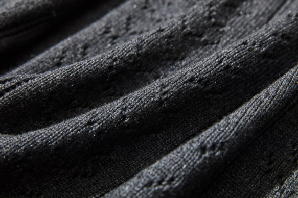 富有表現力的羊毛開襟衫 手工編織阿蘭圖案和鏤空開襟衫 炭灰色 211201-2 第7張的照片