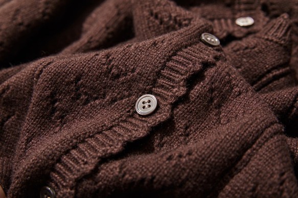 表情豊かなウールカーディガン　手編みアラン模様と透かし模様のカーディガン　コーヒー色　211201-3 5枚目の画像