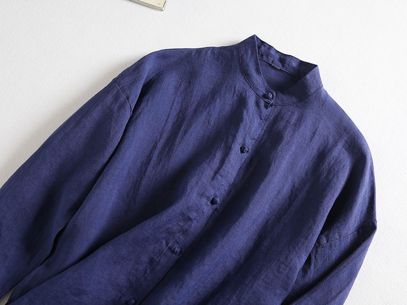 f62013 麻100％　シャツ　立て襟　長袖　夏の日避けにも　紺色 2枚目の画像