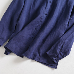 f62013 麻100％　シャツ　立て襟　長袖　夏の日避けにも　紺色 3枚目の画像