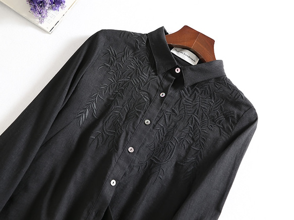 f010207 刺繍入り　シンプルで着回しやすい　長袖　シャツ　コットン　ブラック 2枚目の画像
