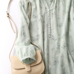 營造特殊感覺的花卉圖案襯衫連身裙，棉質，長袖 190603-1 第2張的照片