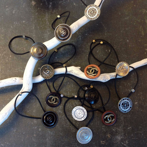 シャネル CHANEL ヘアゴム 2個セット【正規品、タグ有り】 激安 通販 超レア 2026CH CH ヘアゴム 髪飾り 2色可選_スーパーコピー