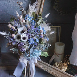 アネモネのナチュふわクラッチブーケ/ blue × lavender purple 1枚目の画像