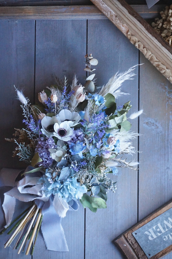 アネモネのナチュふわクラッチブーケ/ blue × lavender purple 10枚目の画像