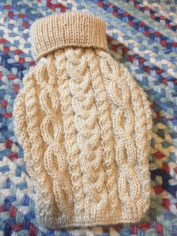 幸福と安全のアラン模様 ダブルケーブルで編み込んでいます。アラン