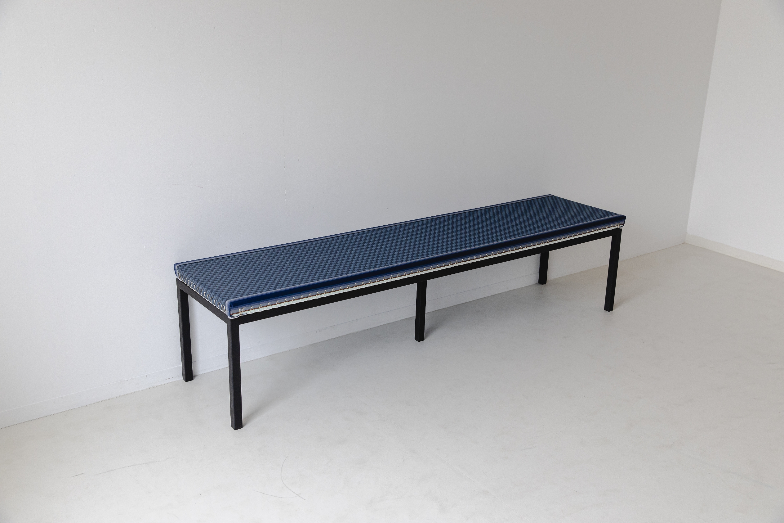 商売半畳ベンチ　鉄と畳のコラボ