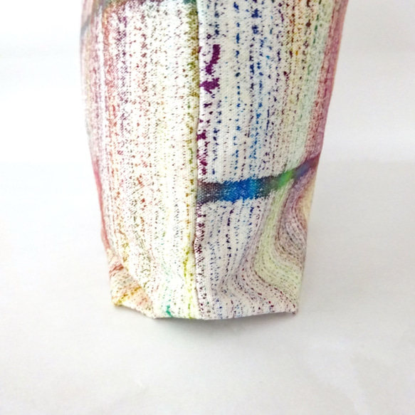 夏のSALE【手描き友禅・トートバッグ】ヌメ革使用　虹ストライプ柄（赤）A4が楽々入るサイズ 10枚目の画像