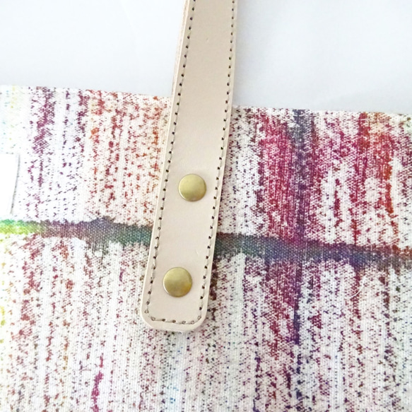 夏のSALE【手描き友禅・トートバッグ】ヌメ革使用　虹ストライプ柄（赤）A4が楽々入るサイズ 9枚目の画像