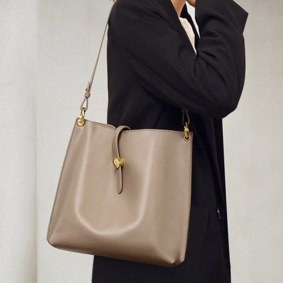 しっとりと柔らかい高級手作りのレザー本革 ショルダーバッグ  